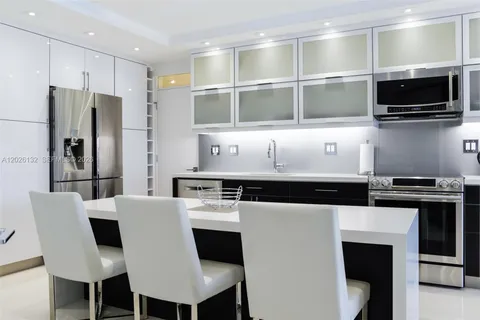 $585,000 | 1950 South Ocean Drive, Unit 9N, Hallandale Beach, FL 33009