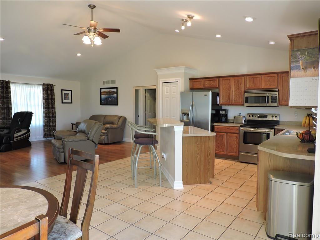 5420 East Carpenter Road Flint, MI 48506 - Photo 9 of 48 DSCN1617.JPG