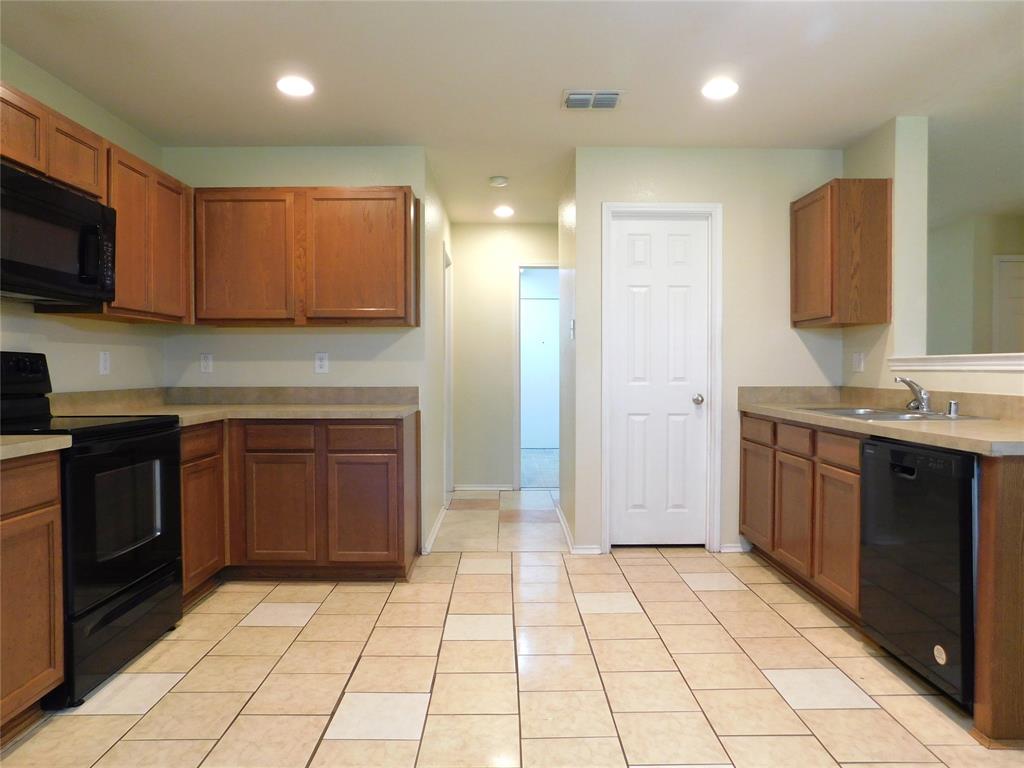 2801 Saddle Drive Denton, TX 76210 - Photo 13 of 36