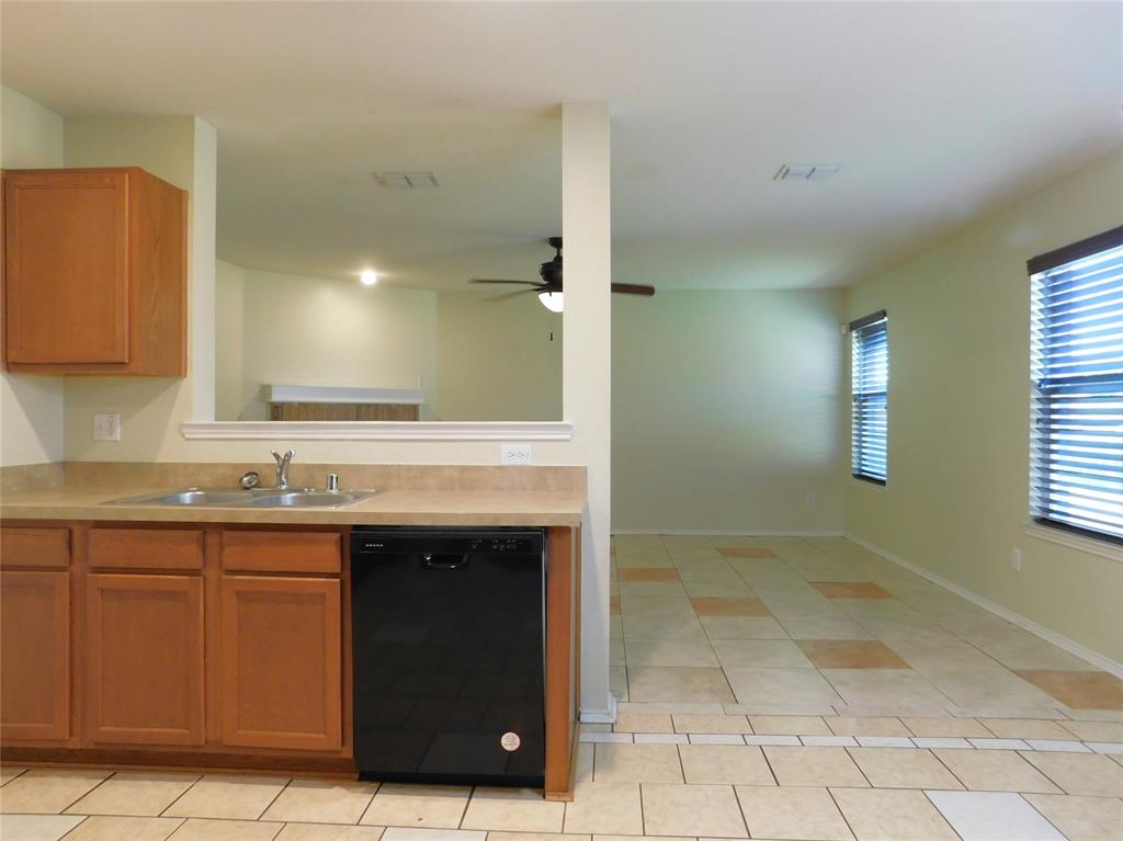 2801 Saddle Drive Denton, TX 76210 - Photo 14 of 36