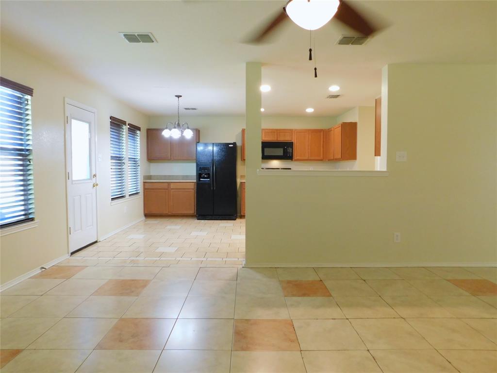 2801 Saddle Drive Denton, TX 76210 - Photo 8 of 36