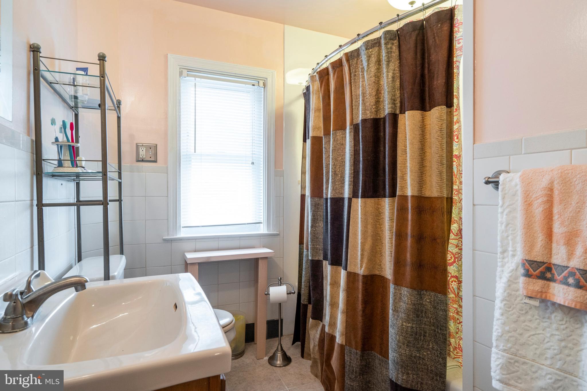 7640 Brookfield Road Cheltenham, PA 19012 - Photo 35 of 39 Main Bathroom