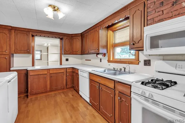 $269,900 | 36 Cleveland Drive, Tonawanda, NY 14223