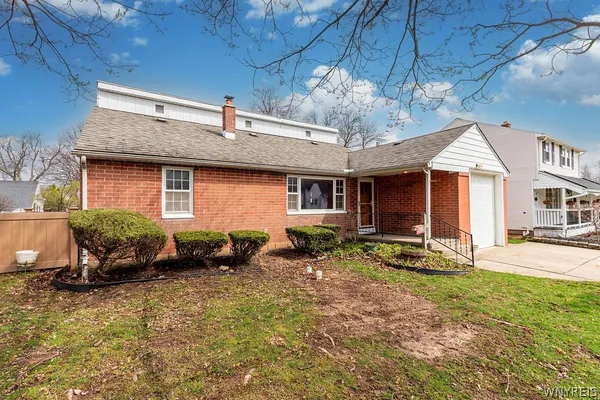 $269,900 | 36 Cleveland Drive, Tonawanda, NY 14223