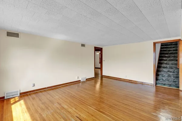 $269,900 | 36 Cleveland Drive, Tonawanda, NY 14223