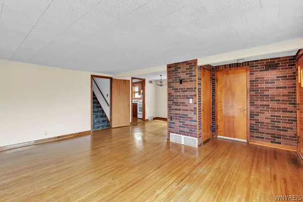 $269,900 | 36 Cleveland Drive, Tonawanda, NY 14223