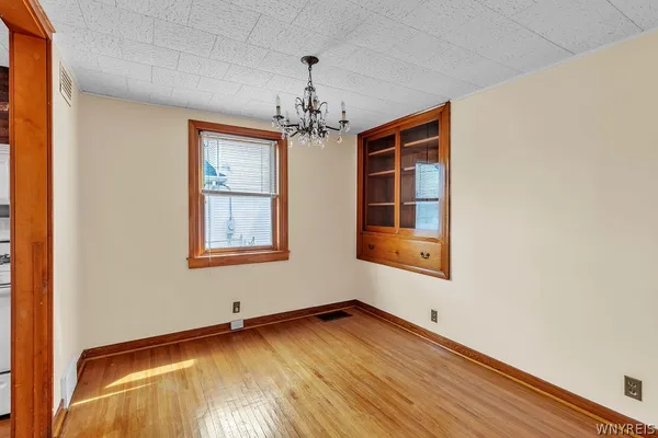 $269,900 | 36 Cleveland Drive, Tonawanda, NY 14223