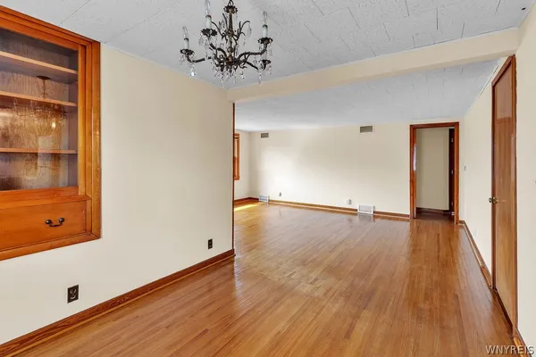 $269,900 | 36 Cleveland Drive, Tonawanda, NY 14223