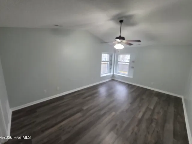 $2,050 | 104 Londonberry Lane, Jacksonville, NC 28540