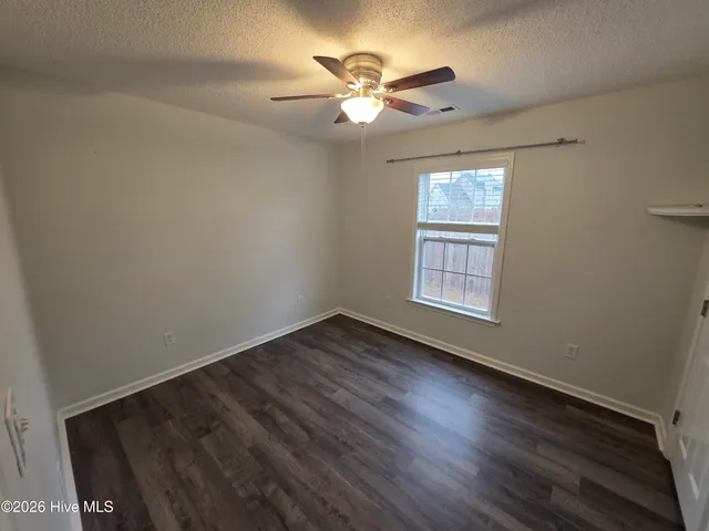 $2,050 | 104 Londonberry Lane, Jacksonville, NC 28540