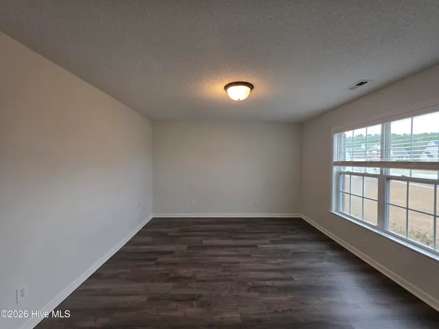 $2,050 | 104 Londonberry Lane, Jacksonville, NC 28540