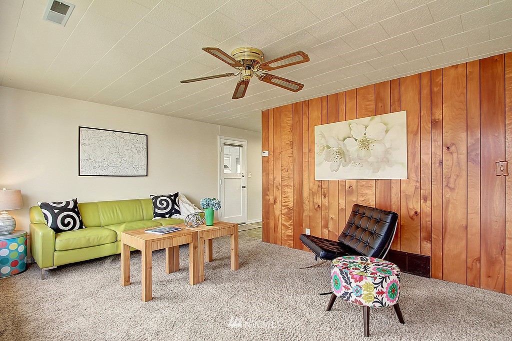 3634 Northeast 6th Street Renton, WA 98056 - Photo 2 of 17