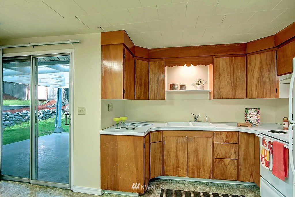 3634 Northeast 6th Street Renton, WA 98056 - Photo 6 of 17