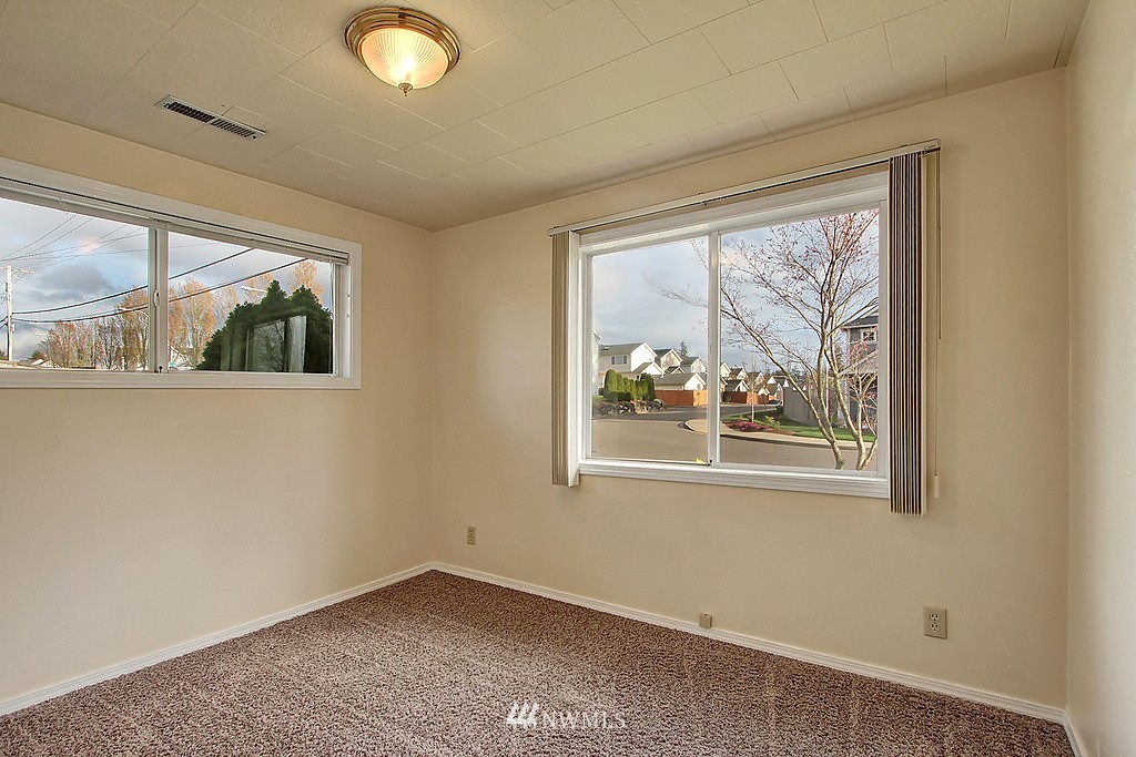 3634 Northeast 6th Street Renton, WA 98056 - Photo 10 of 17