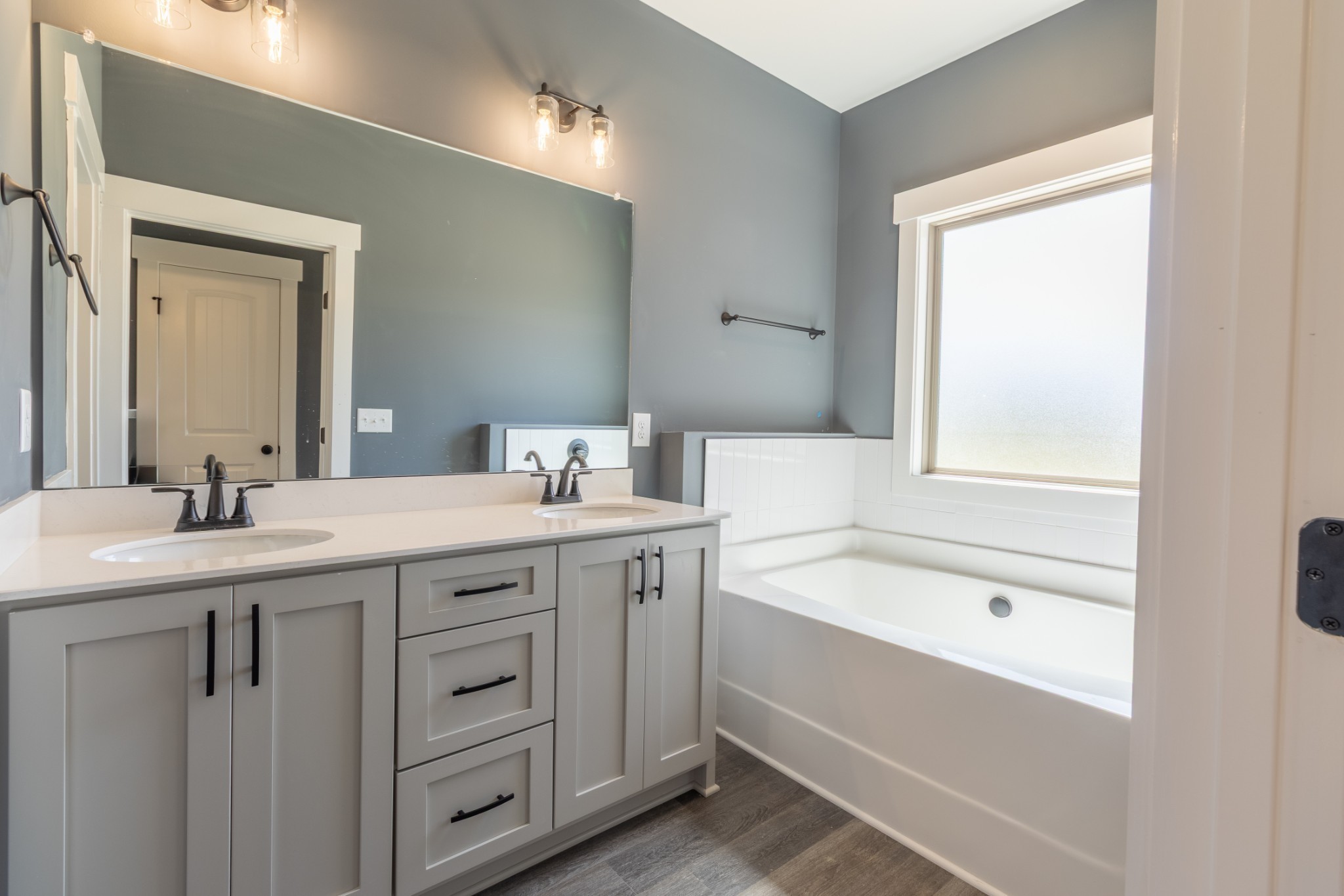 1161 Goose Drive Springfield, TN 37172 - Photo 15 of 19 a bathroom with a granite countertop sink mirror bathtub and next