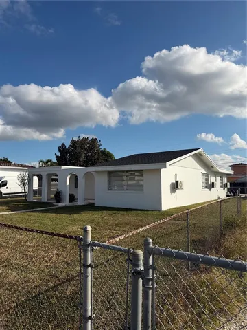 a view of a house with a yard