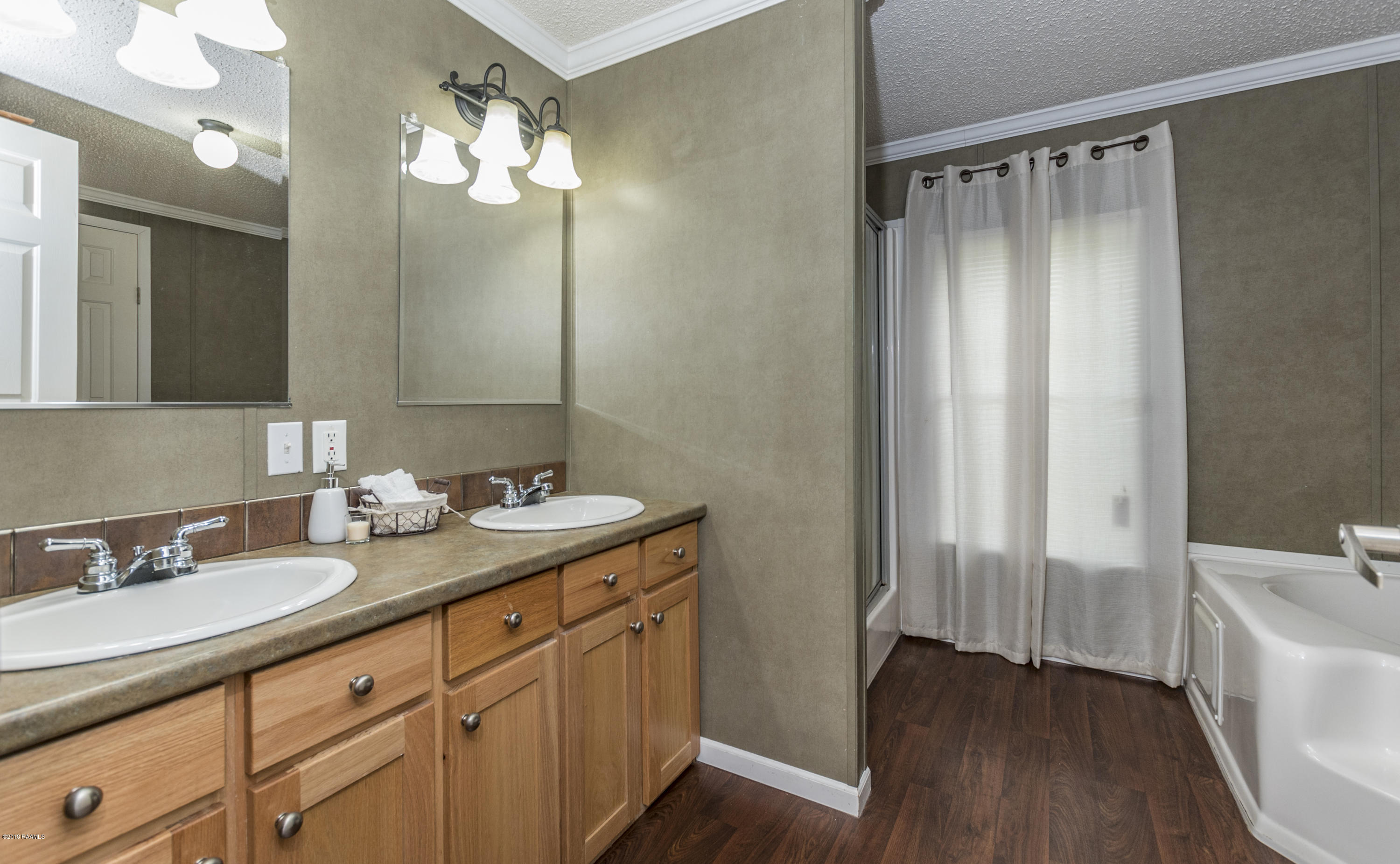 3418 Patoutville Road Jeanerette, LA 70544 - Photo 25 of 39 Master Bath 1
