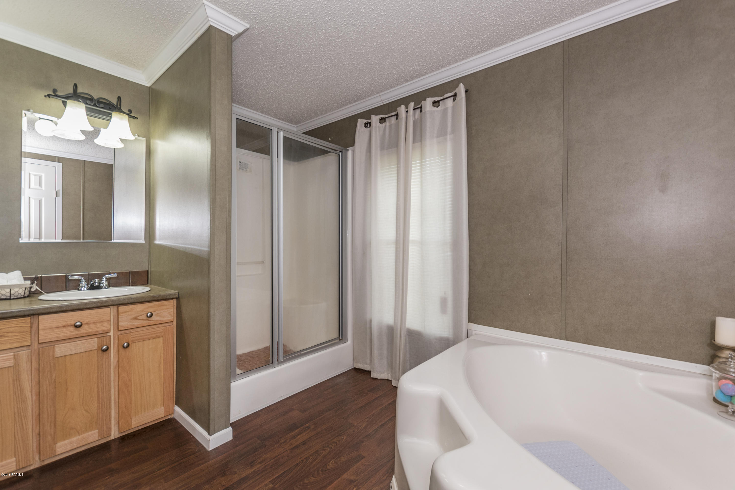 3418 Patoutville Road Jeanerette, LA 70544 - Photo 27 of 39 Master Bath 3