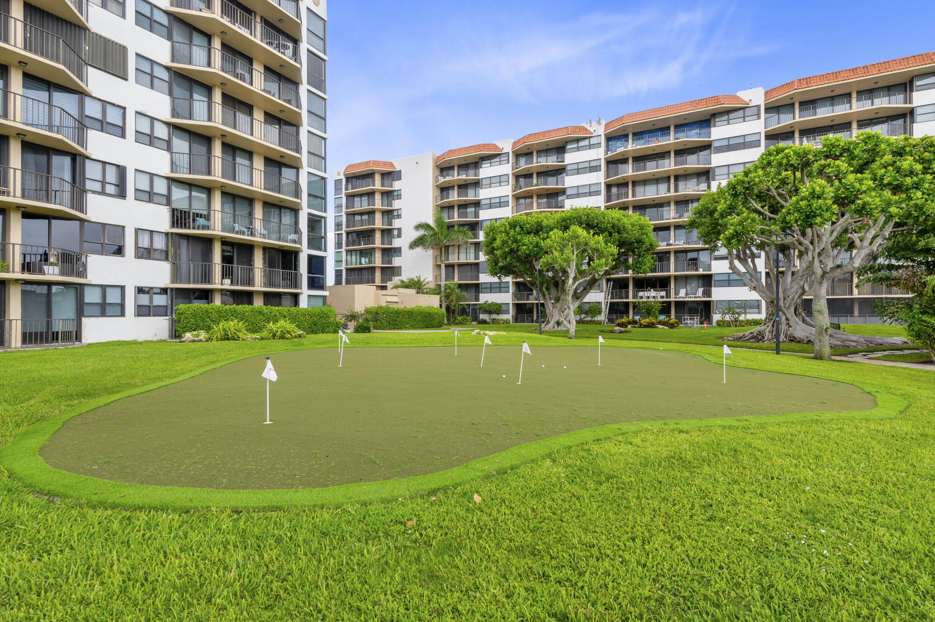 799 Jeffery Street, Unit 303 Boca Raton, FL 33487 - Photo 40 of 42 a view of building with garden and trees
