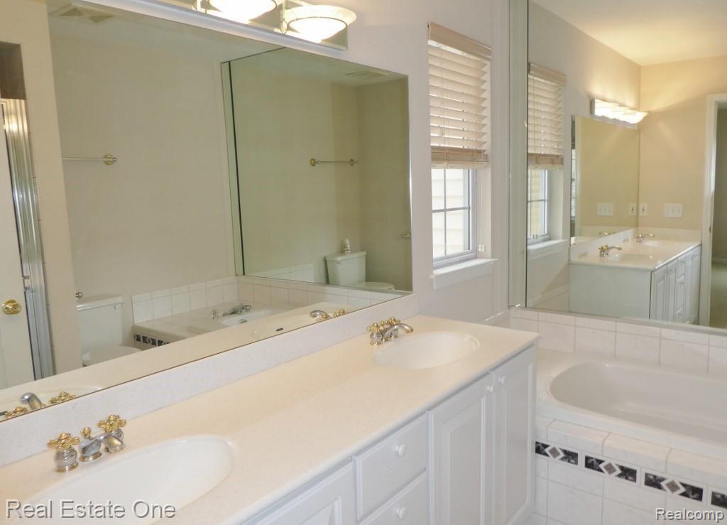 2660 Crooks Road Royal Oak, MI 48073 - Photo 27 of 33