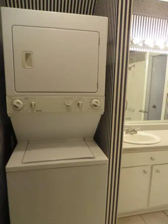 $2,194 | 3700 West Clay Street, Unit 244, Houston, TX 77019