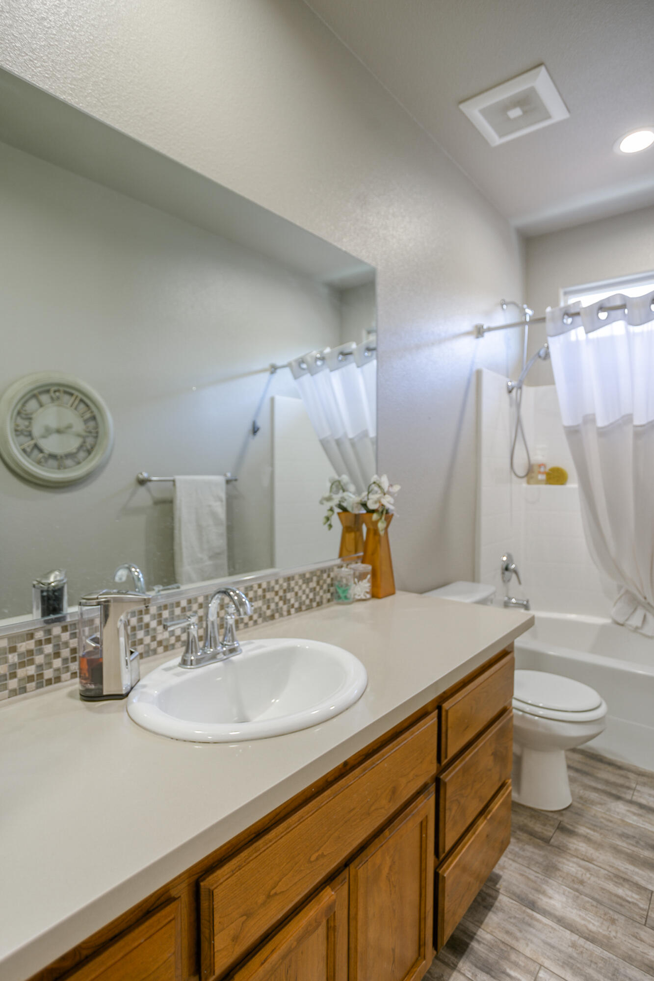 3433 Lemurian Road Redding, CA 96002 - Photo 17 of 32 IMG_6547