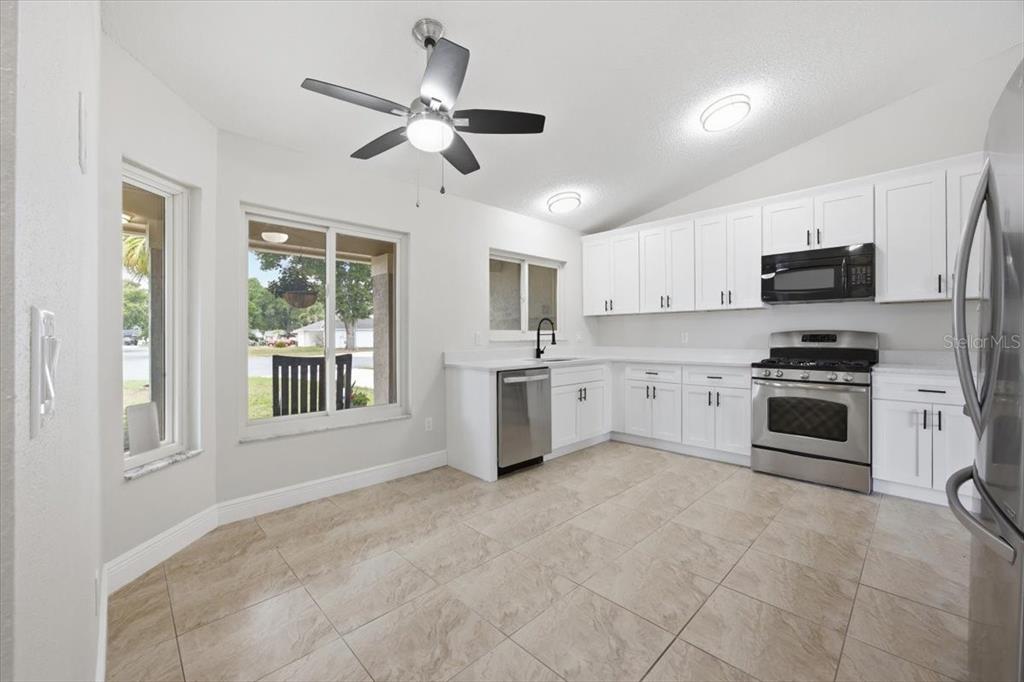 910 Amy Ridge Court Kissimmee, FL 34747 - Photo 8 of 27 Gallery Image 8
