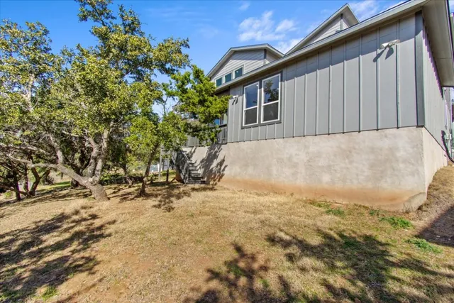 a view of backyard with a tree