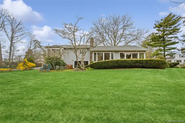 a view of house with a yard