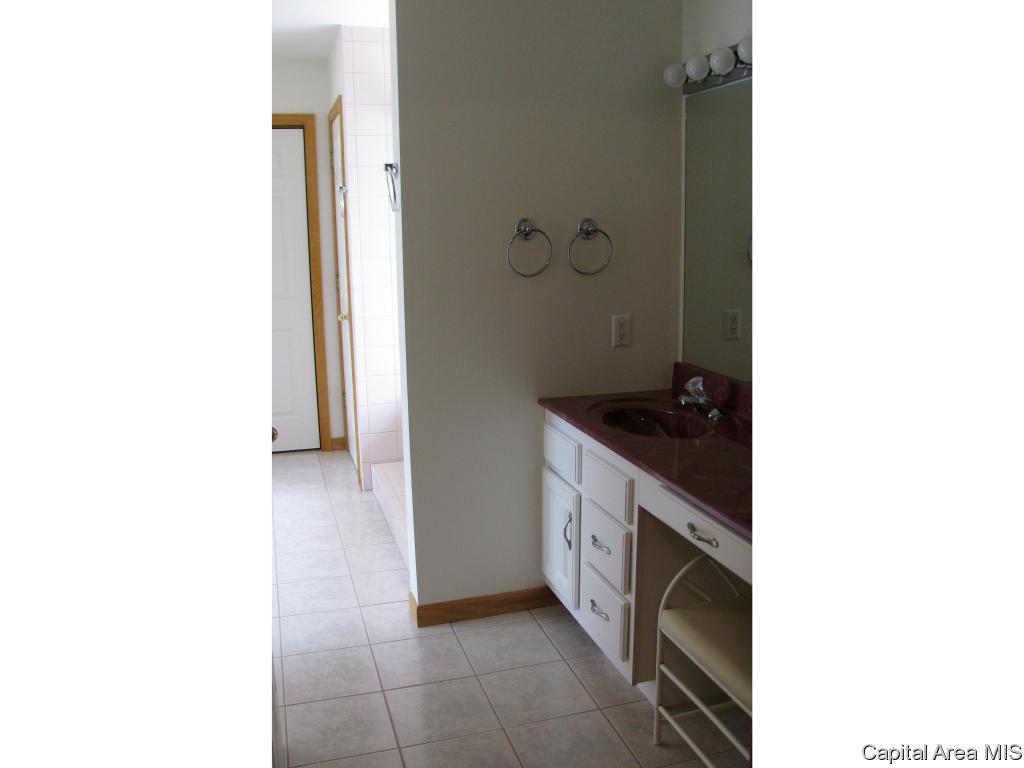 8025 West Outer Road Sherman, IL 62684 - Photo 11 of 30 Gallery Image 11