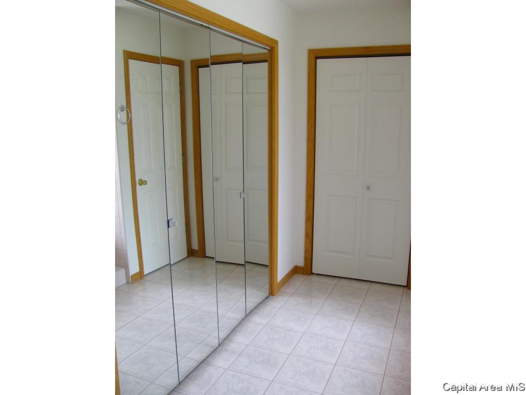 8025 West Outer Road Sherman, IL 62684 - Photo 13 of 30 Gallery Image 13
