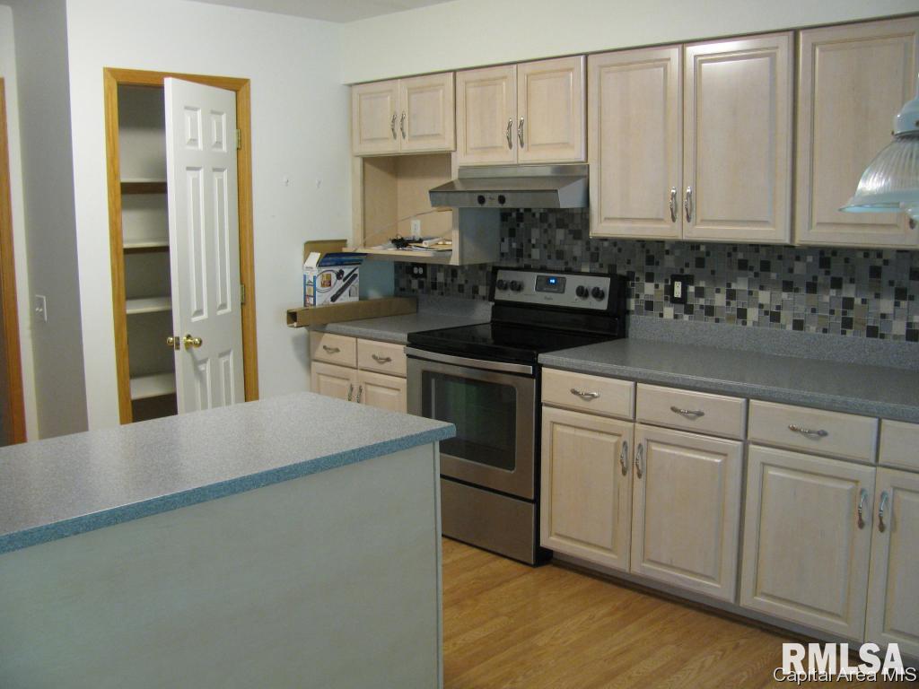 8025 West Outer Road Sherman, IL 62684 - Photo 5 of 30 Gallery Image 5
