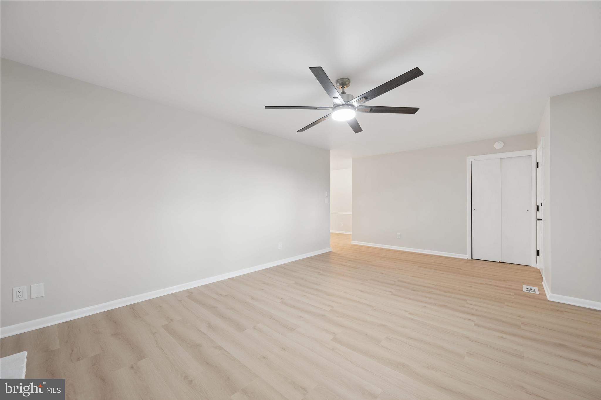 7052 Linganore Road Frederick, MD 21701 - Photo 10 of 76 Living Room