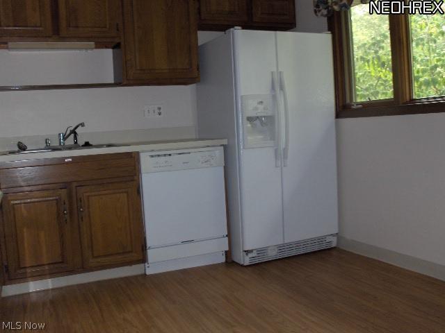 16585 Wren Road, Unit 4A Bainbridge, OH 44023 - Photo 3 of 14 Kitchen with new vinyl floor