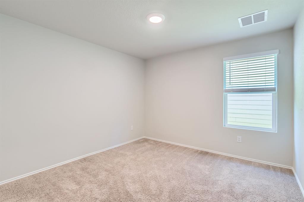 6417 Wideleaf Drive Austin, TX 78724 - Photo 19 of 27 an empty room with a window