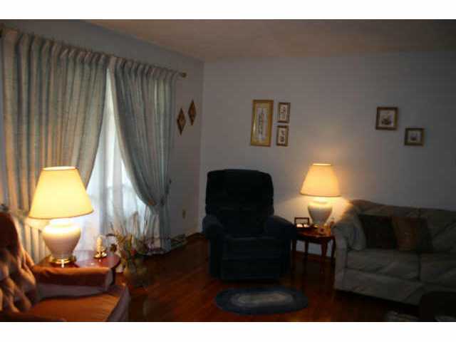 1921 Fairhaven Road Columbus, OH 43229 - Photo 3 of 5