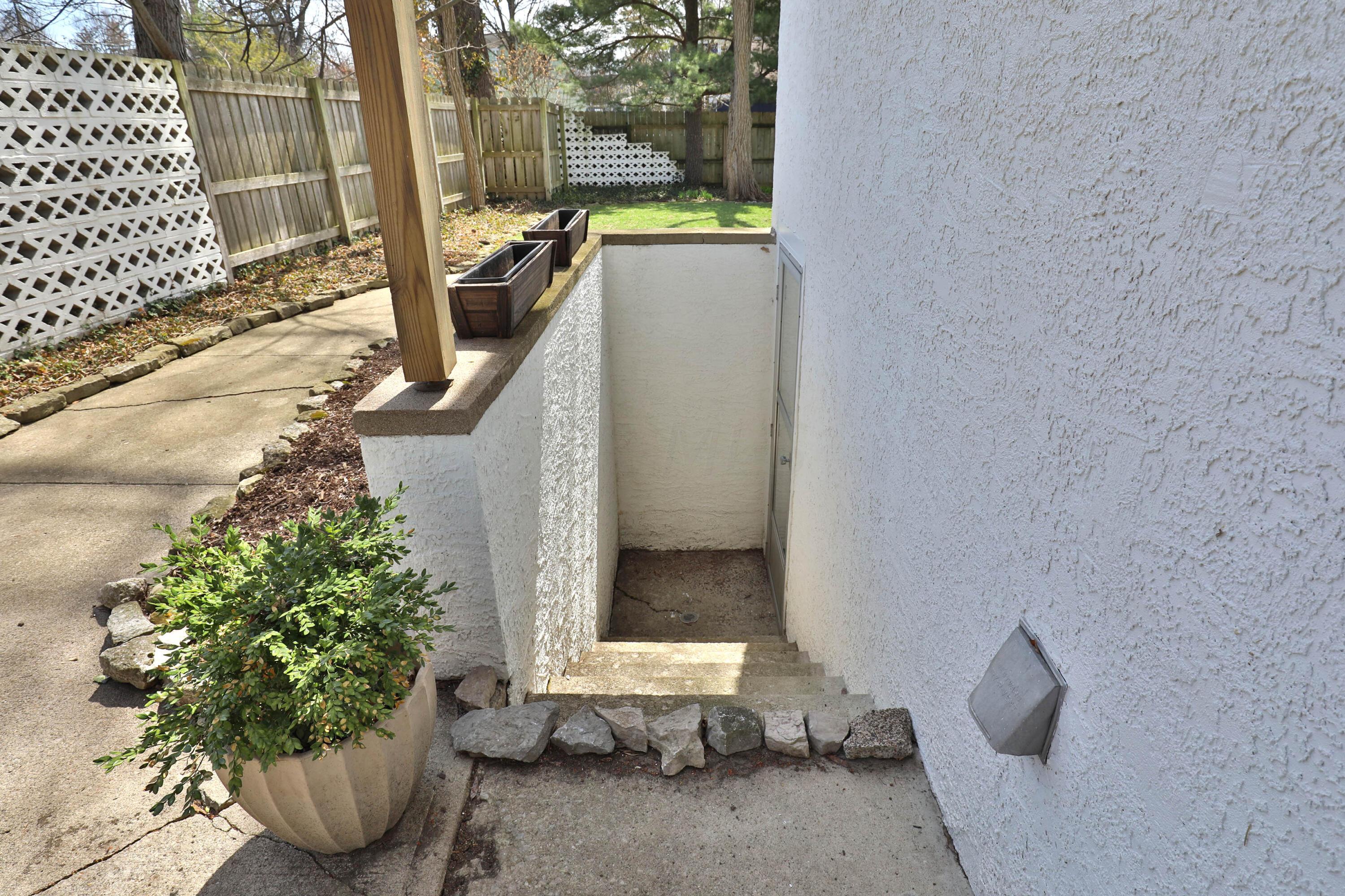 207 Lake Ridge Road Worthington, OH 43085 - Photo 37 of 60 Patio