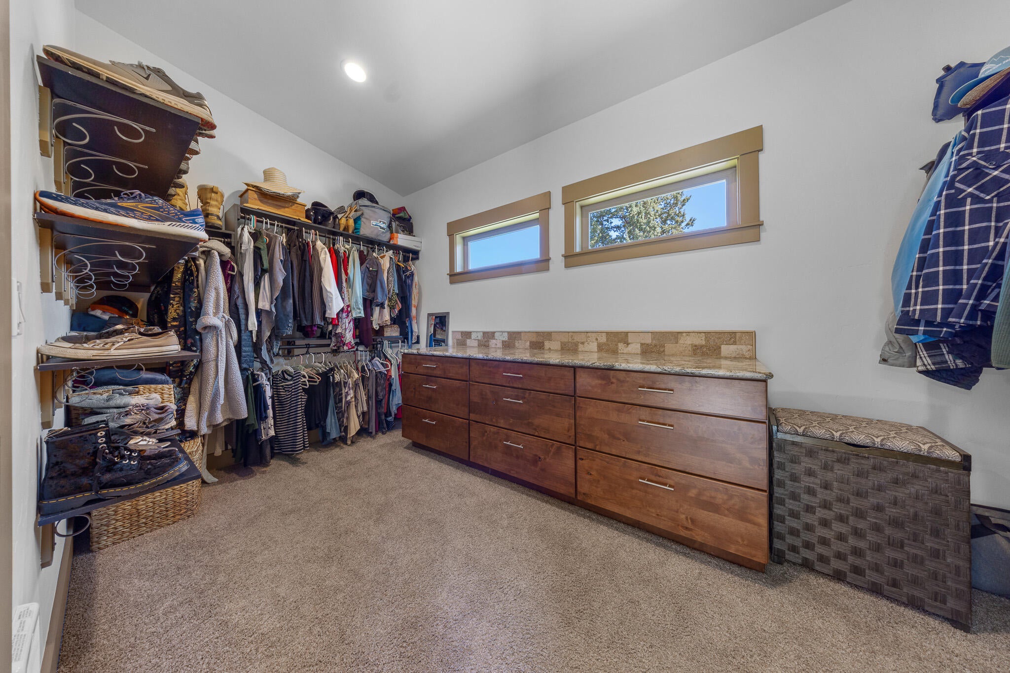 61794 Wickiup Road Bend, OR 97702 - Photo 21 of 85 Primary closet