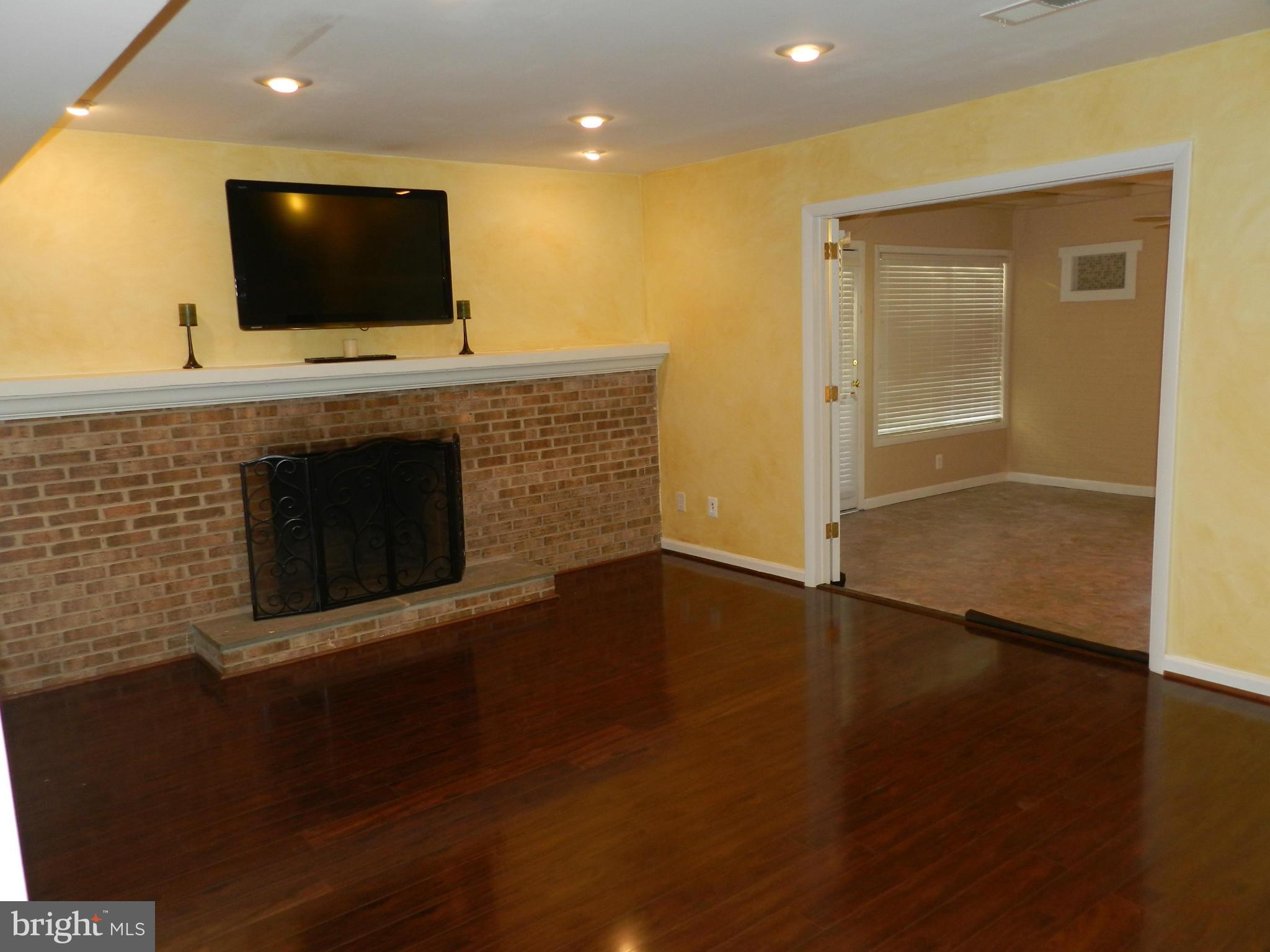 17116 Hoskinson Road Poolesville, MD 20837 - Photo 6 of 28 Family Room