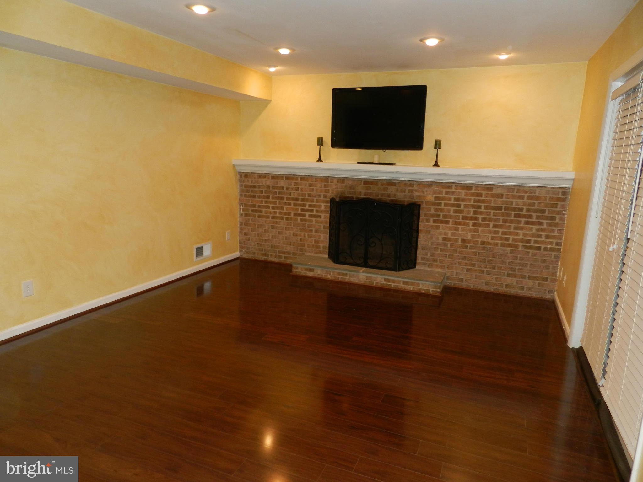 17116 Hoskinson Road Poolesville, MD 20837 - Photo 7 of 28 Family Room