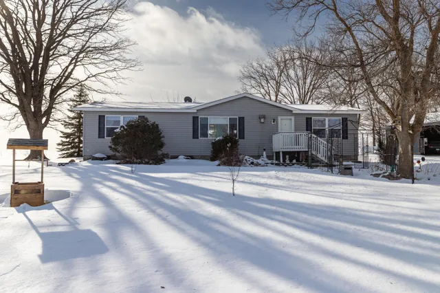 $300,000 | 40201 231st Avenue, Browerville, MN 56438