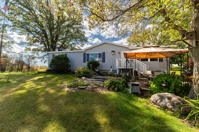 $300,000 | 40201 231st Avenue, Browerville, MN 56438