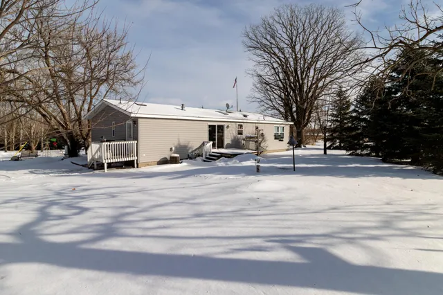 $300,000 | 40201 231st Avenue, Browerville, MN 56438