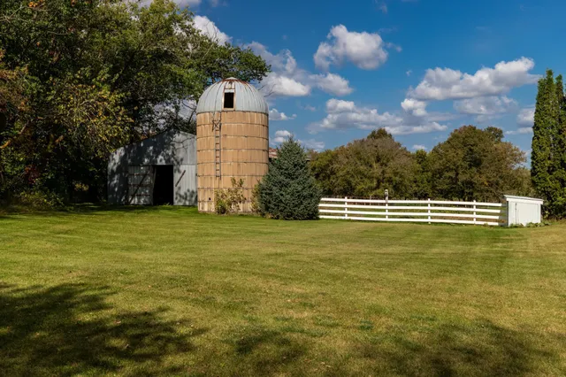 $300,000 | 40201 231st Avenue, Browerville, MN 56438