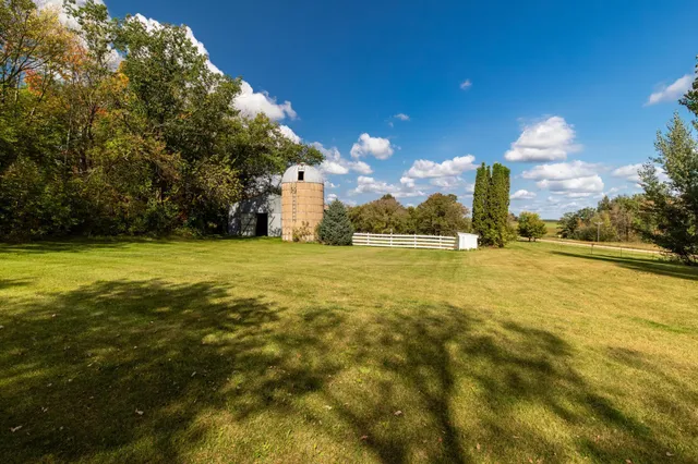 $300,000 | 40201 231st Avenue, Browerville, MN 56438