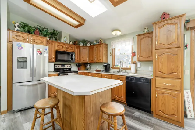 $300,000 | 40201 231st Avenue, Browerville, MN 56438