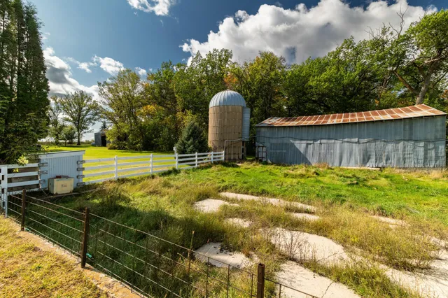 $300,000 | 40201 231st Avenue, Browerville, MN 56438