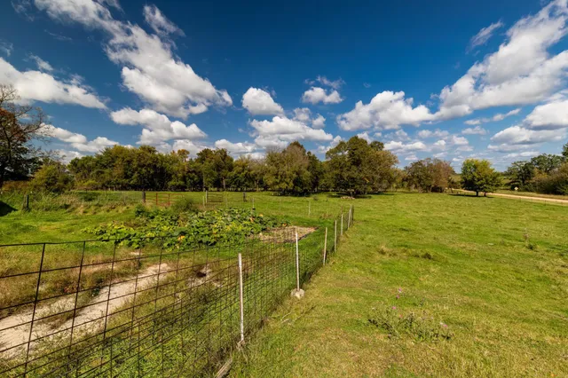 $300,000 | 40201 231st Avenue, Browerville, MN 56438