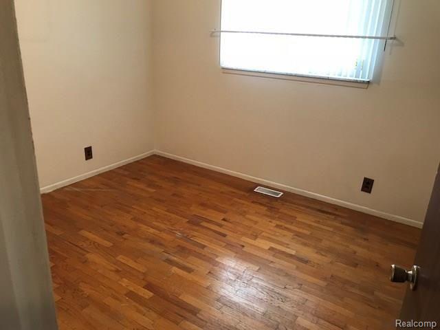 12864 Martin Road Warren, MI 48088 - Photo 9 of 12 pic 10.jpg
