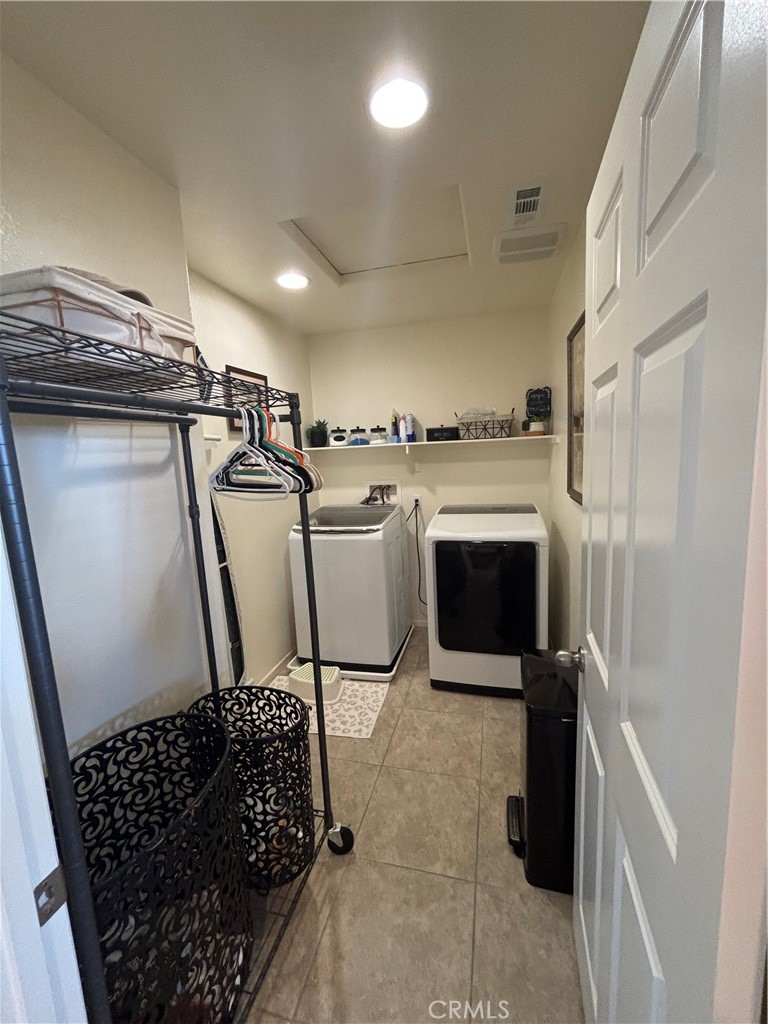 2534 Mapleleaf Terrace Palmdale, CA 93551 - Photo 22 of 48 a utility room with dryer and washer